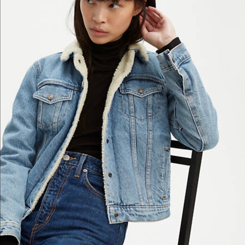 NWT L LEVI’S DAD TRUCKER DENIM JACKET - SHERPA